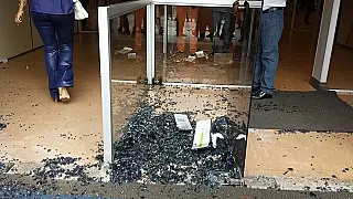 Porta quebrada, manifestante preso e gás lacrimogêneo antecederam reforma da Previdência na Assemble