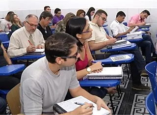 Mais 6,4 mil vagas no país estão abertas em 120 concursos