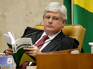 Janot quer revogação da imunidade do empresário Joesley Batista