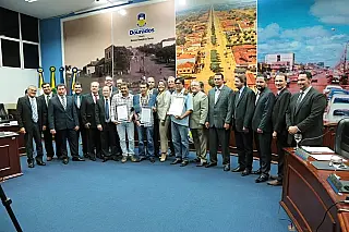 Câmara entrega moções a lideranças indígenas em comemoração ao Dia do Índio
