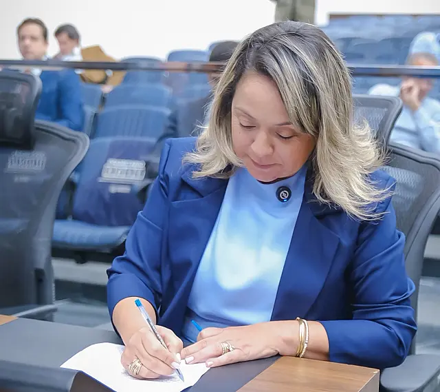Lia Nogueira pede regulamentação de lei para vítimas de violência