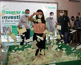 Sicredi realiza último sorteio de promoção anual