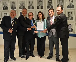 Elizabeth Salomão é homenageada pelos 60 anos da Rádio Clube
