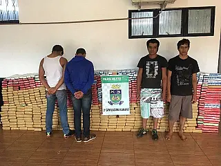 Grupo é preso tentando esconder quase mil quilos de maconha em Laguna