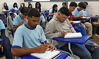 Participante do Pé-de-Meia ganha R$ 200 se fizer dois dias de Enem