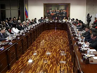 Deputados venezuelanos da oposição são suspensos pela Justiça