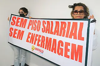 Profissionais da Enfermagem lotam sessão para exigir implantação do piso aos servidores estaduais