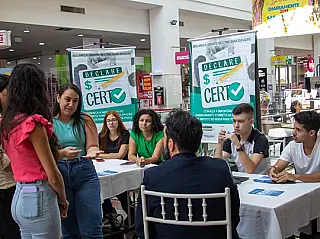 Acadêmicos ajudam contribuintes com ação 'Declare Certo'