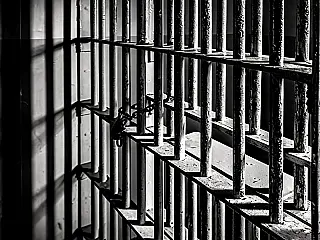 Homem é condenado a 10 anos por 'estupro lascivo'