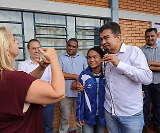 Inauguração de novo polo ajuda surdos em bairro