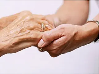 Lei que garante prioridade especial a idosos maiores de 80 anos é publicada