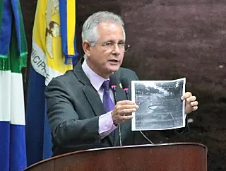Vereador sugere operação 'tapa-cratera' para ajudar população de Dourados