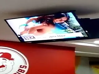 Vídeo pornô é exibido em TV da Habib's