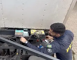 Caminhão com quase 800 celulares é apreendido