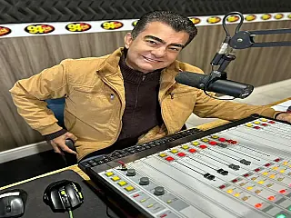 Candidato radialista tem último mês na emissora