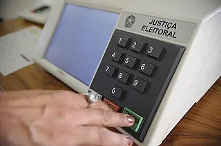 Pesquisa aponta que 96% dos brasileiros não se sentem representados pelos políticos eleitos