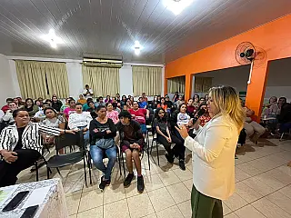 Lia Nogueira visita APAE e apresenta projetos voltados às mães atípicas