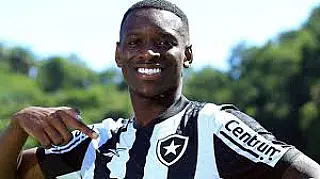 Luiz Henrique se consolida como protagonista do Botafogo, líder do campeonato