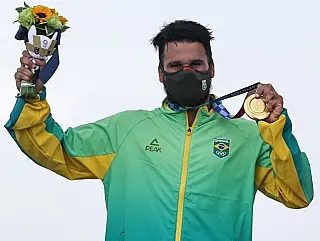 Ítalo Ferreira é ouro em Tóquio e 1º campeão olímpico no surfe