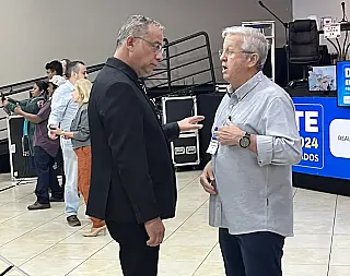 Maioria dos leitores acha que Alan se saiu melhor no debate
