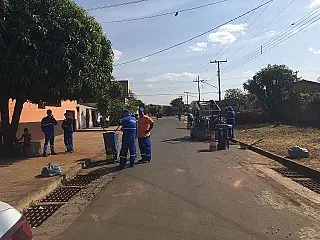 Serviços de limpeza nos bairros chega à vila Cachoeirinha