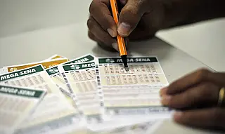 Mega-Sena acumula novamente e prêmio principal vai para R$ 65 milhões