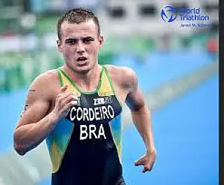 Ronan Cordeiro fatura prata, primeira do país no triatlo