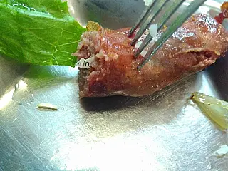 Universitário encontra papel em linguiça servida no restaurante da UFSCar