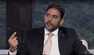 "Explosão de adrenalina”, diz delegado que aparece em fotos com traficante preso Rogério 157