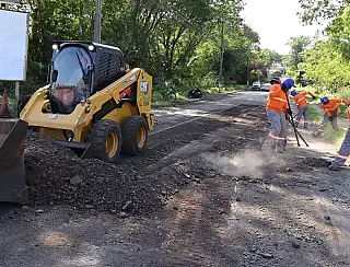 Frente de asfalto chega à Rua Frei Antônio