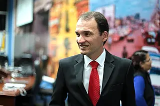 Júnior Rodrigues solicita disciplina sobre combate às drogas em escolas municipais