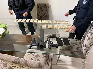 Policiais pediram 'agrado' de 20 mil para liberar caminhão e comprar carne e cerveja