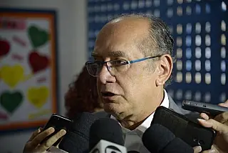 Presidente do TSE defende redução do número de partidos