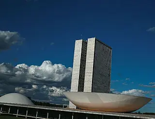 Comissão adia para sexta a votação do Orçamento