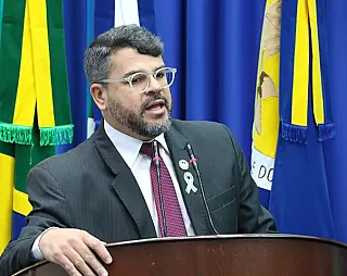 Mauricio pede serviços