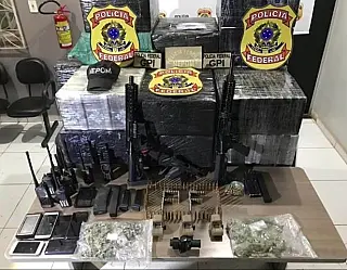 Federal apreende mais de meia tonelada de cocaína e até aviões