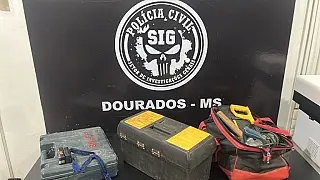 Polícia prende ladrão em flagrante após três furtos e recupera dinheiro roubado
