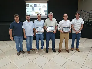 Empresas são reconhecidas por 50 anos em Dourados