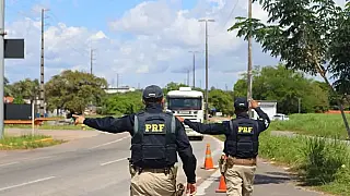 PRF registra 15 acidentes e 20 prisões em balanço parcial da Operação Corpus Christi