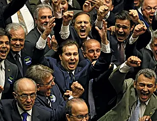 Temer admite que é preciso reduzir número de partidos