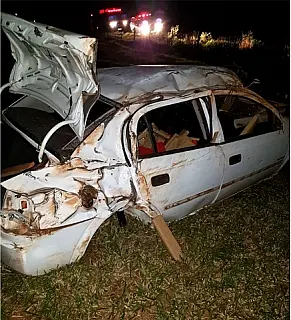Com meia tonelada de maconha foragido capota carro e fica ferido