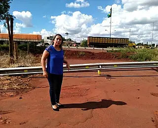 Lia Nogueira intervém por moradores nos trechos bloqueados por concessionária