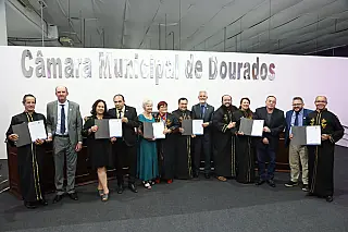 Em noite de entrega de Prêmio e posses na ADL, Câmara homenageia a literatura douradense