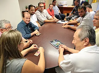 Takimoto participa de reunião com vereadores de Dourados