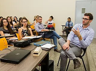 Diferença de acolhimento a migrantes é abordada em Jornada de Psicologia