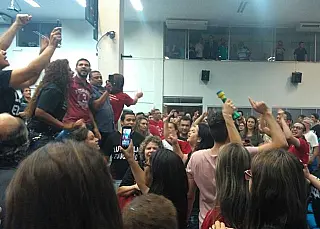 Presidente da Câmara limita público em sessão convocada para 10 horas