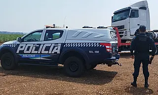 PM intercepta caminhão roubado em São Paulo