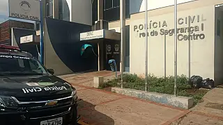 Menina de 4 anos entrega droga a policiais e revela esquema de tráfico em MS