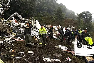 Colombianos se unem para evolver bens saqueados de avião da Chape