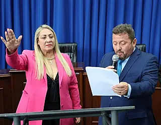 Tânia Cristina assume na Câmara de Vereadores